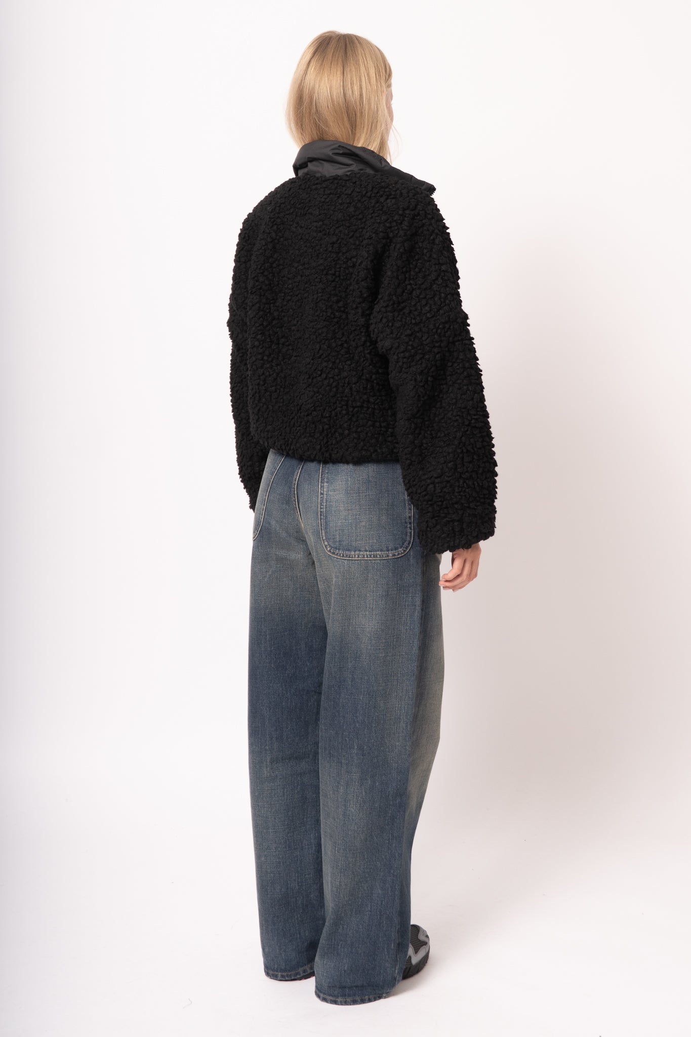 Varmahlid Shearling Zip Neck Black