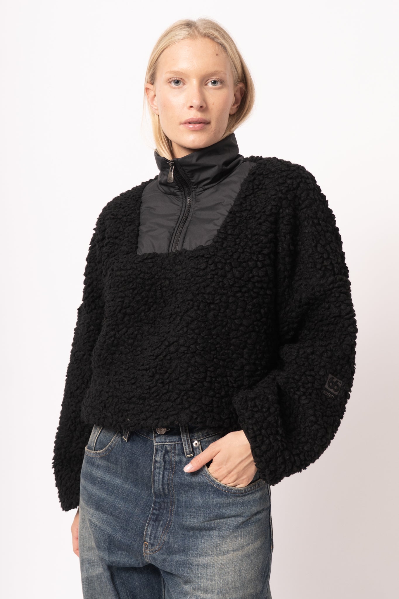 Varmahlid Shearling Zip Neck Black