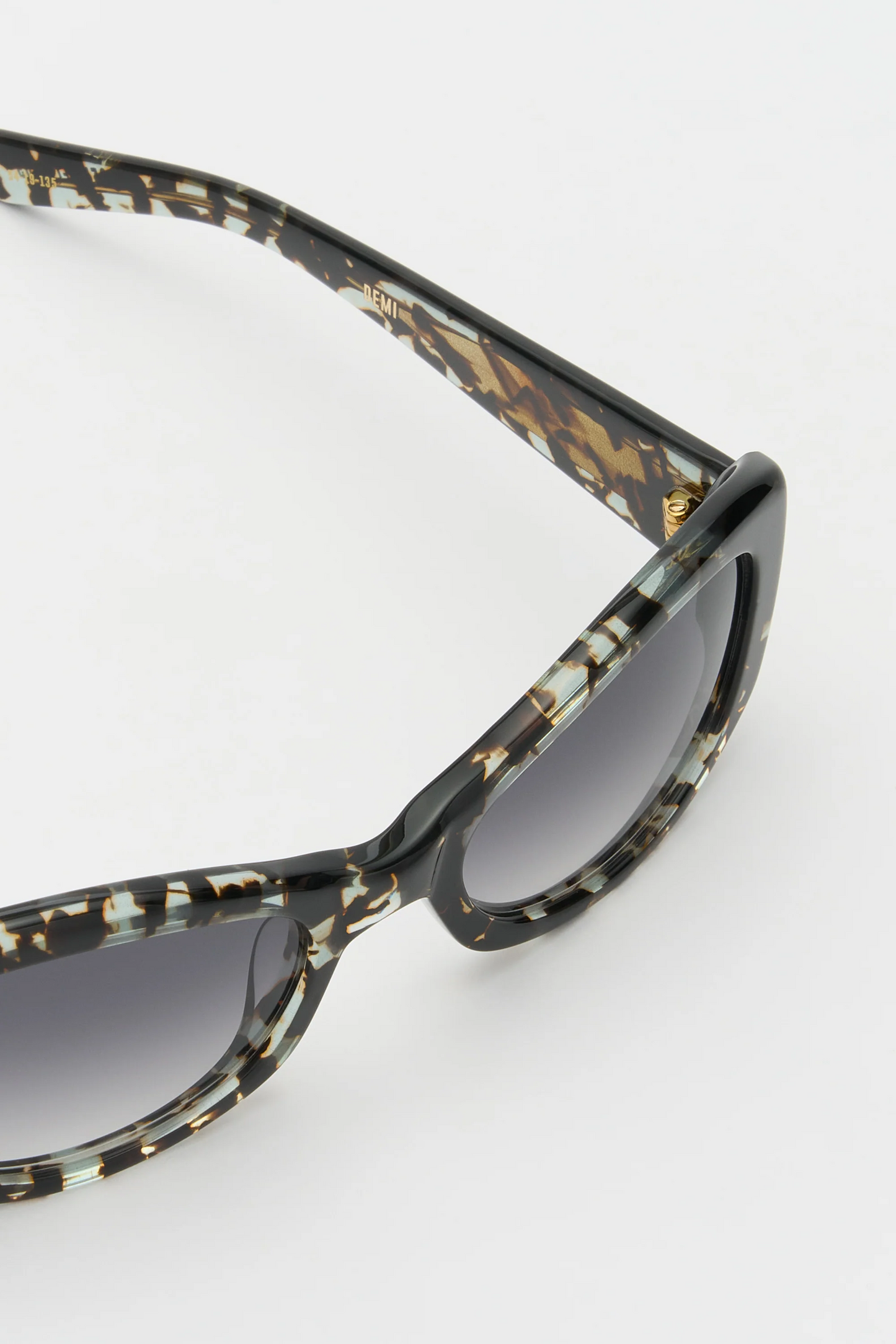 Demi Retrovision Tortoise/Smoke Gradient Lens