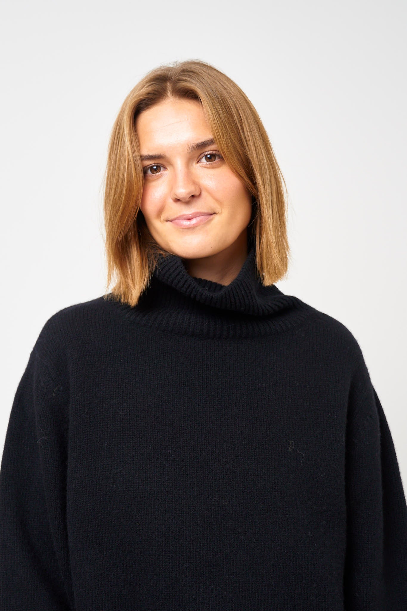 Visse Roll Neck Sweater Black