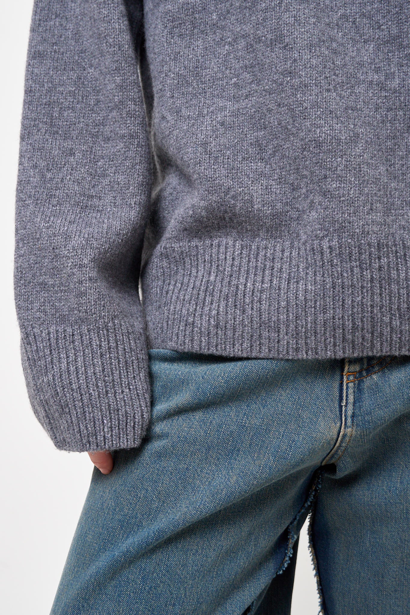 Visse Round Neck Sweater Anthracite Grey