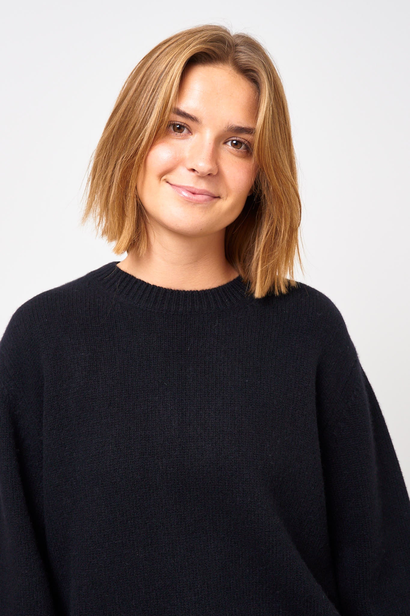 Visse Round Neck Sweater Black